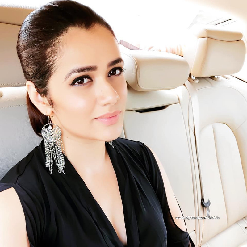 10-Girija-Oak-Godbole-Hot-Photos-HD-Mobile-Wallpaper-In-Western-Outfits-My-Vantage-Point