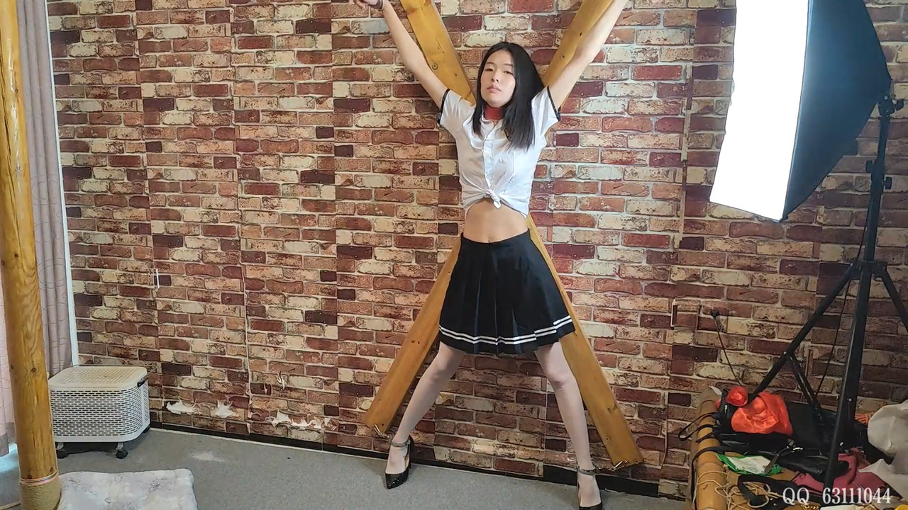 随心绳艺 妍妍 体罚白丝女学生.mp4_20230805_185240.593