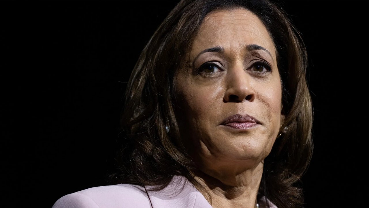 Kamala Harris saca sus mejores pasos y las redes sociales la crucifican: video