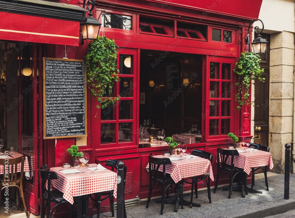 Red-street-cafe-Paris.jpg