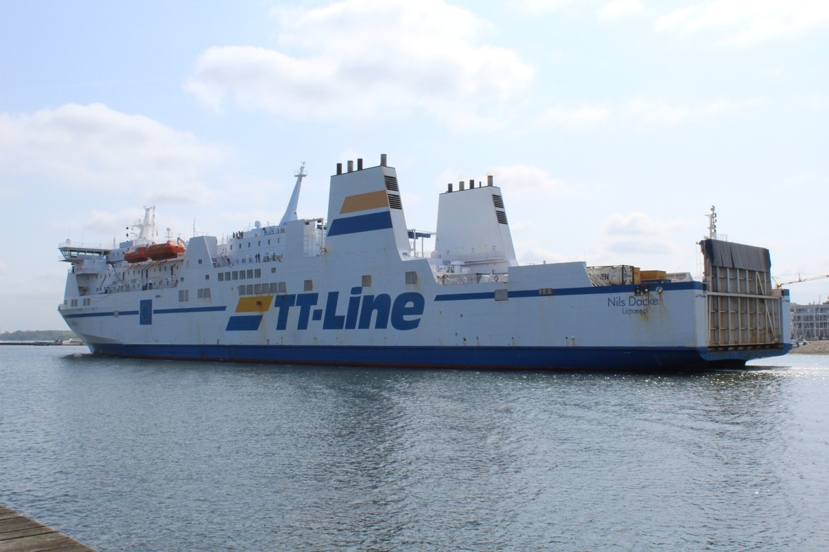 A9C57A64-3272-4BE9-BE1B-774A23B48DC6