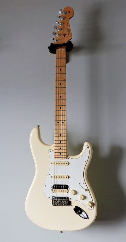 3 Fender Stratocaster American Pro HSS