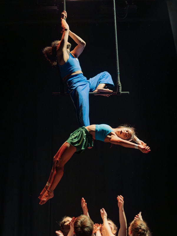 ILLL duo trapeze photo Michael Ermilio