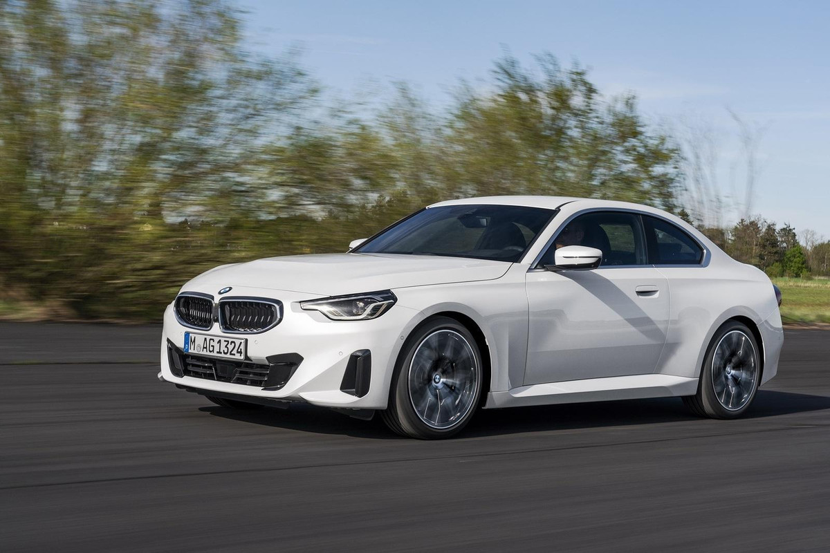 2022-BMW-2-Series-Coupe-M240i-230i-61