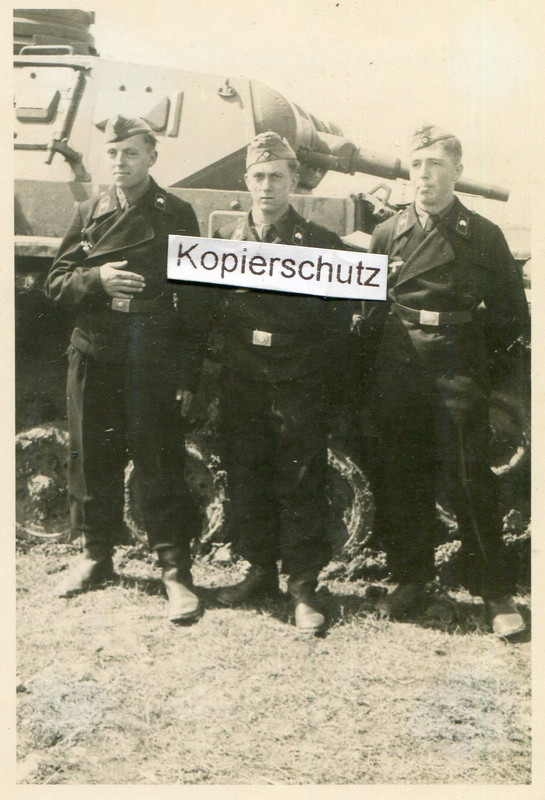 Panzer Rgt. 3 , Besatzung vor Panzer (1)