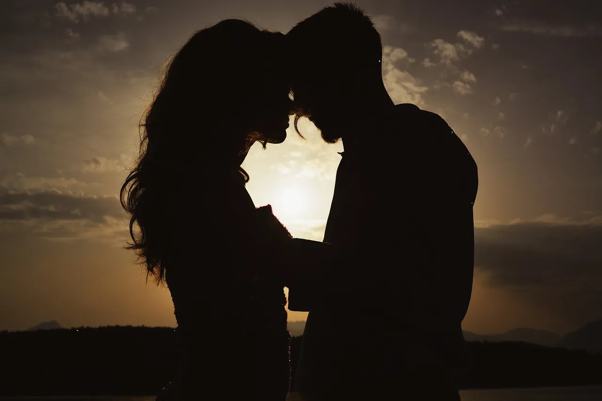 ¿Quieres atraer un nuevo amor? Este es el día y hora para hacer estos rituales