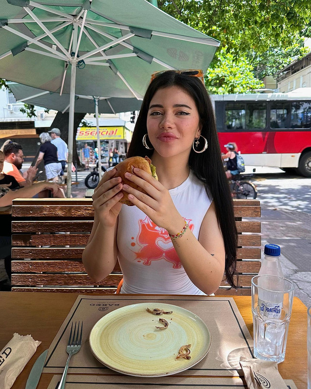 فانيسا رينهارت تخطف الأنظار في جلسة تصوير جديدة  Vanessa-rhd-1718888381963