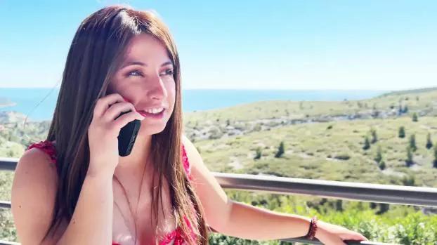 JacquieEtMichelTV – Paola – Plans everything when it comes to kissing