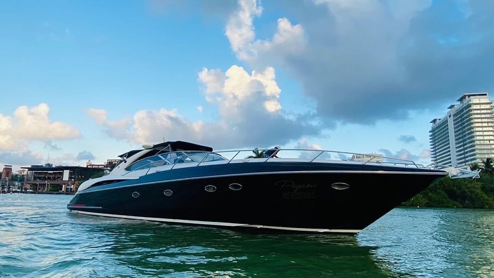 Pegasus 60 ft yacht rental Cancun - Kitchen and dining area with air conditioning and full amenities