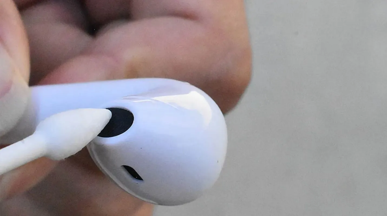 ¿Cómo limpiar tus audífonos fácilmente y sin dañarlos?