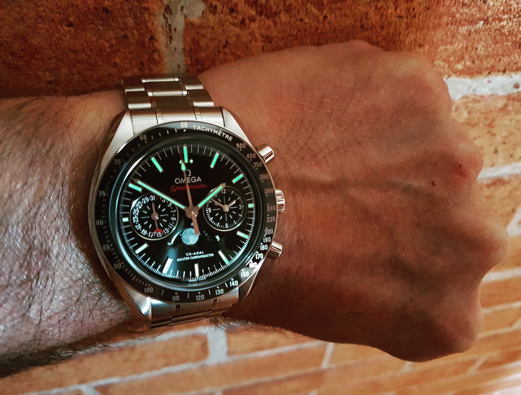 Ω Speedmaster Moonphase Co-Axial Master Chronometer Chronograph 44.25mm Cal.9904 (ByN) (2)