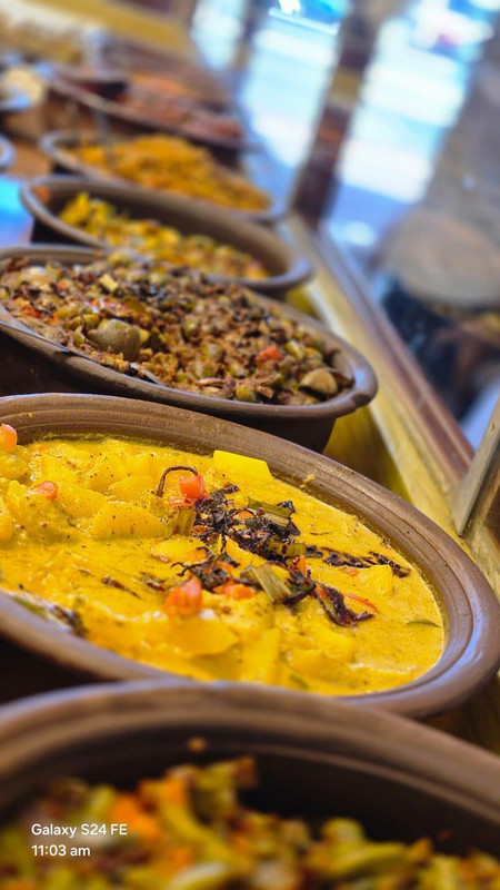 Traditional Sri Lankan curry dishes served in clay pots at Matara Bhatkade