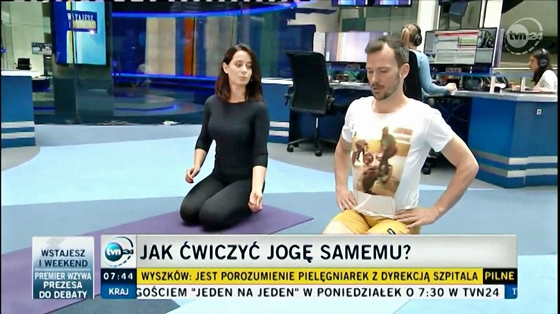 Domowa joga Zobacz ćwiczenia w studiu TVN24.mp4_