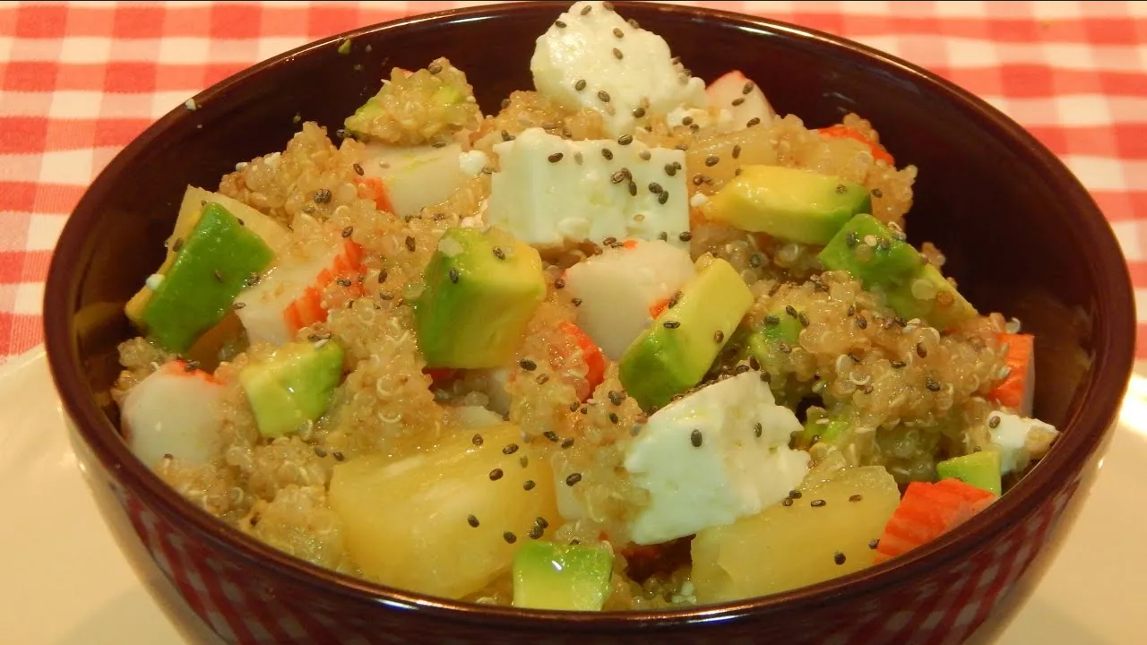 Cena ligera: Prepara una ensalada de quinoa y aguacate, una opción saludable