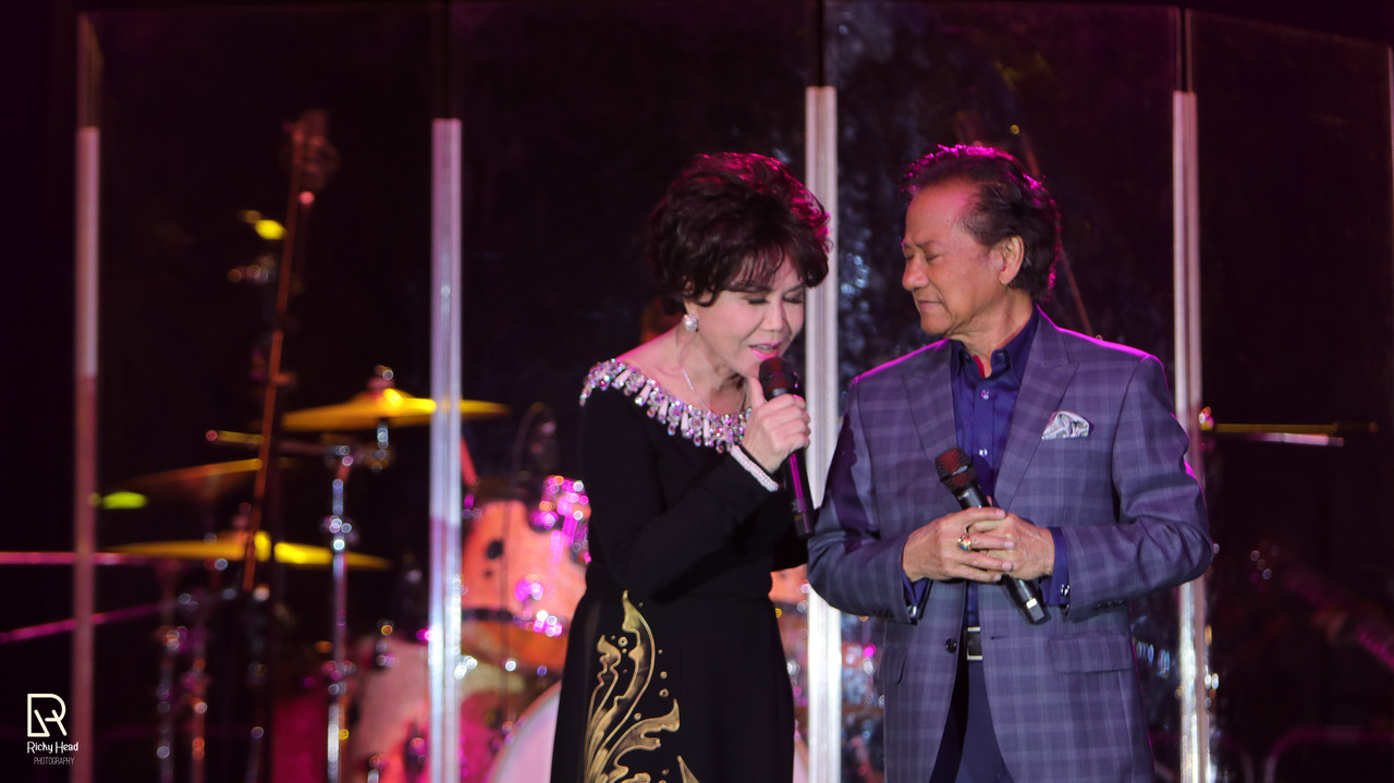 Singers Thanh Tuyền and Chế Linh