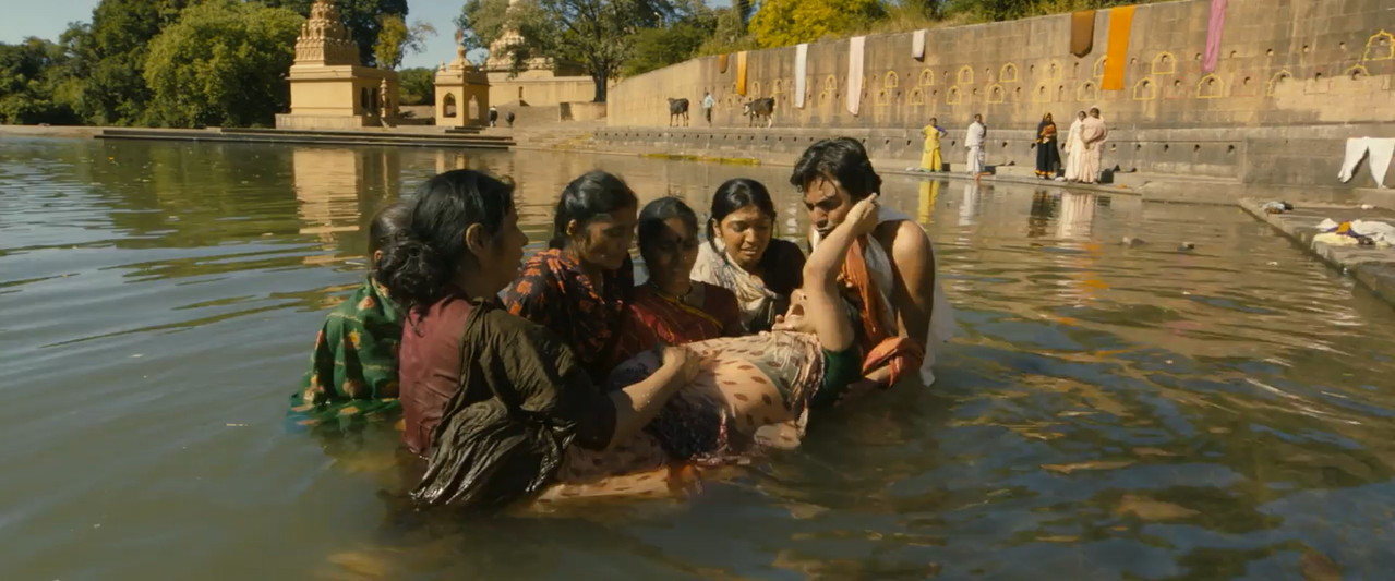 Manjhi: The Mountain Man 2015 WebRip [Hindi] 480p 720p ESub Screenshot