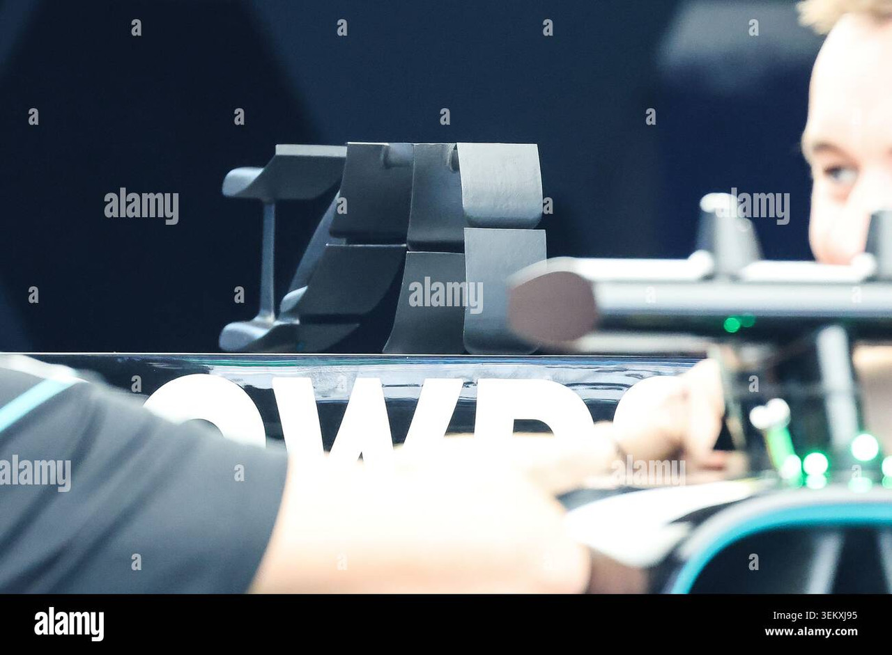 ipa85314241-mercedes-amg-f1-team-w17-mec