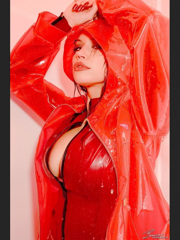 Bianca Beauchamp wearing a red gumpla-latex mac (2).