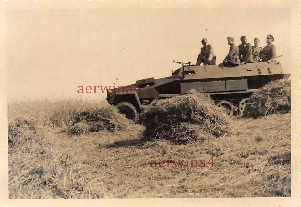Schützenpanzerwagen Sd. Kfz.251 mit Soldaten Überfahrt bei Döbel