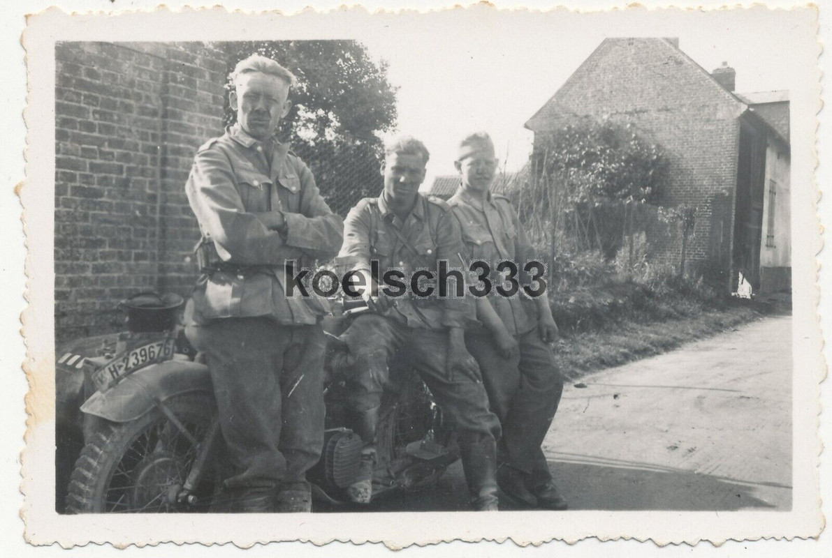 Foto verstaubte Kradschützen der Wehrmacht bei einer Rast in Frankreich 1940
