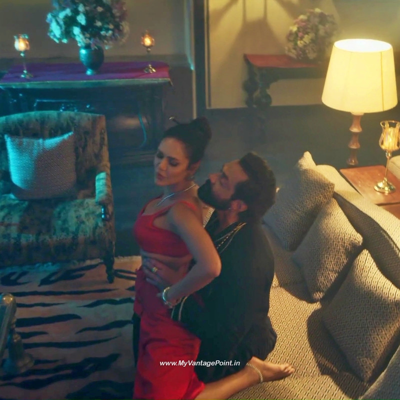 60Esha Gupta Hot in Aashram Web Series