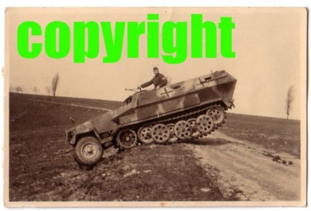 Orig.Foto Sdkfz Spw mit Tarnung bei Geländefahrt