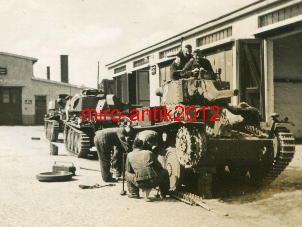 Foto, Panzerregiment 8, Panzer 38 (T), Nahaufnahme, Kettenreparatur