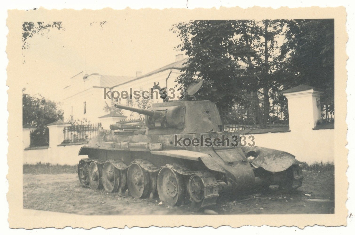 Luzk Ukraine BT Panzer Wrack Panzerjäger Beute O