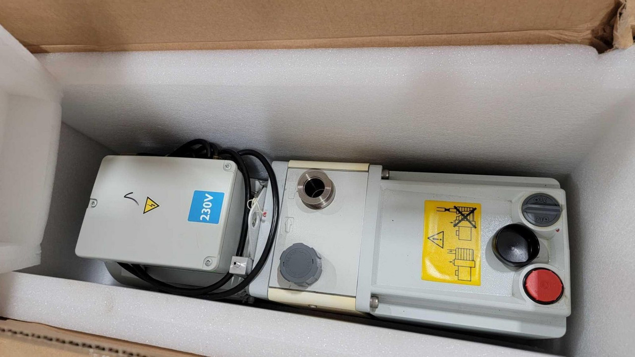 EDWARDS E2M28 DUAL STAGE ROTARY VANE VACUUM PUMP 220V