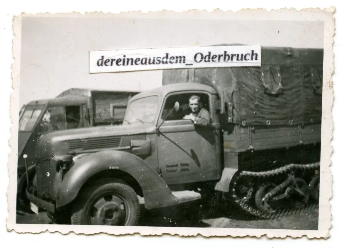 C22 Foto WH Halbkette 2-t Gleisketten Lkw Maultier, Sd. Kfz. 3 Hersteller Ford (1)