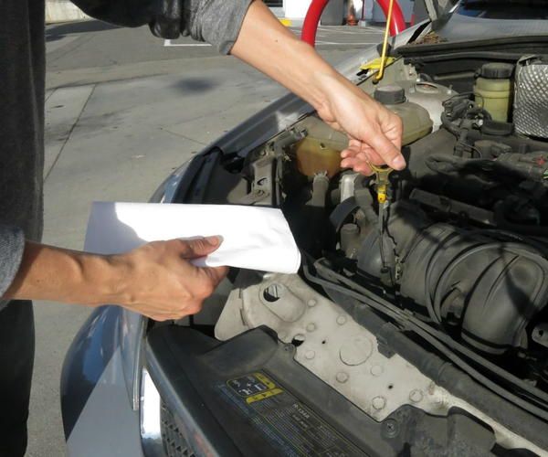 Checking fluid level under the bonnet