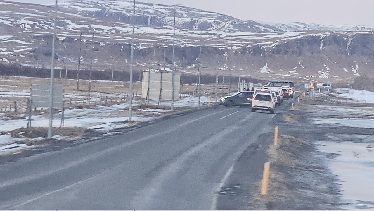 等待中的車輛隊伍