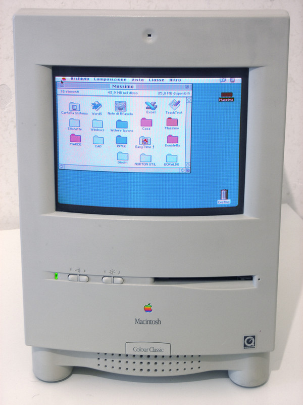 Macintosh Colour Classic 1994 (retouched)