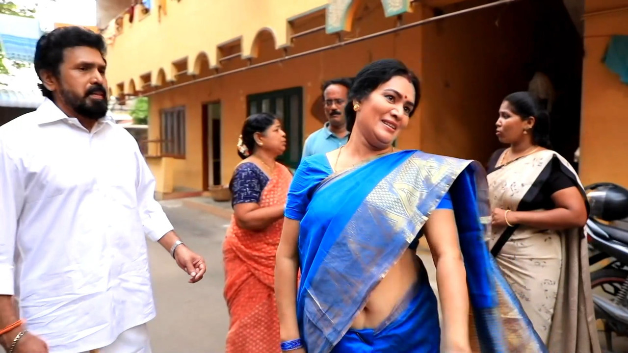 Tamil Sexy Actress wide open Deep Navel show in blue saree.mp4_snapshot_00.15.363