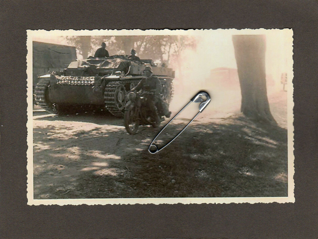 Foto Wehrmacht StuG III Sturmgeschütz Krad Motorrad .