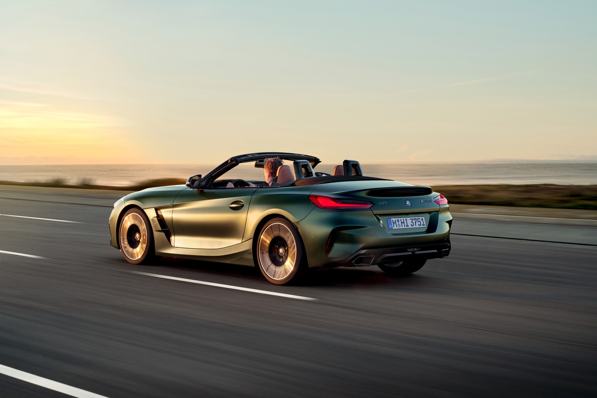 P90535758_highRes_the-bmw-z4-m40i-with