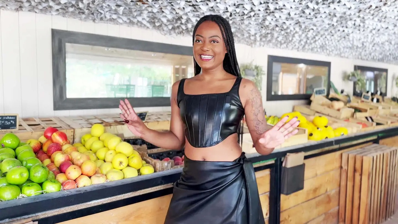 JacquieEtMichelTV 24 11 03 Horny, 22 years old, a gift to discover