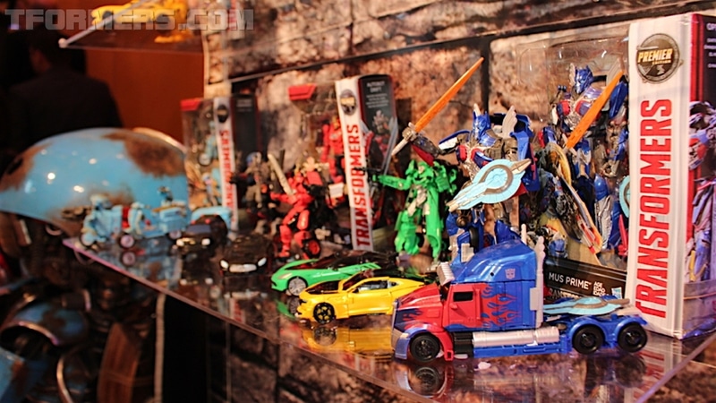 MORE Transformers Showroom Images Trypticon, Tit