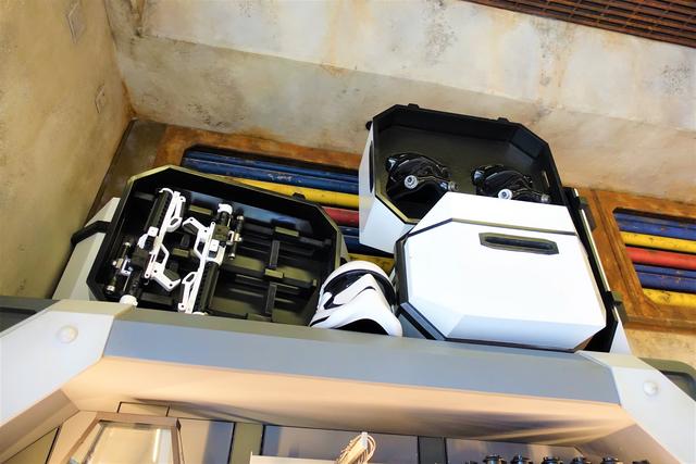 DOCKING BAY 9: 509th Legion - First Order - DISNEYLAND ~ STAR WARS: GALAXY'S EDGE, LA GUIA (12)