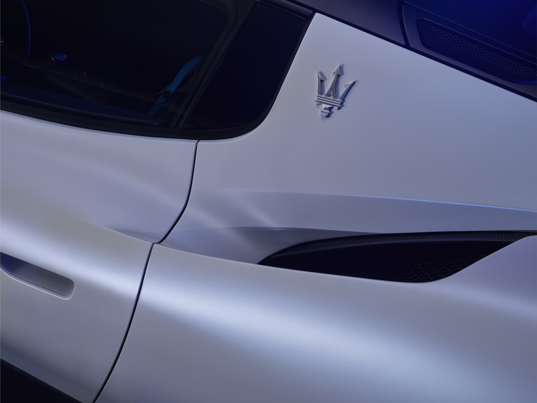 19_Maserati_MC20