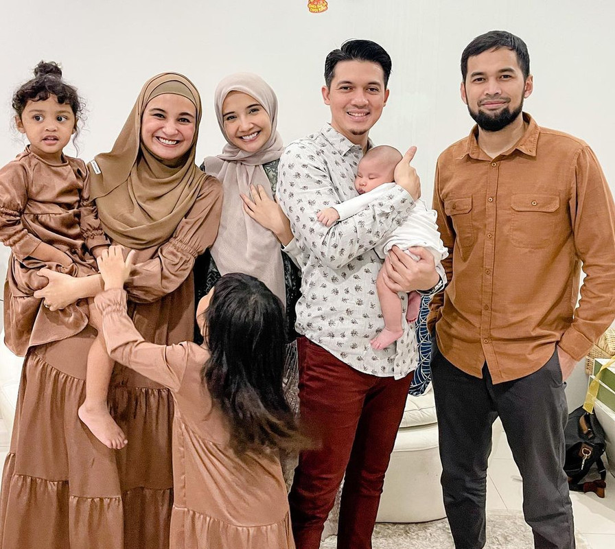 Potret Lebaran keluarga Zaskia Sungkar dan Shireen Sungkar