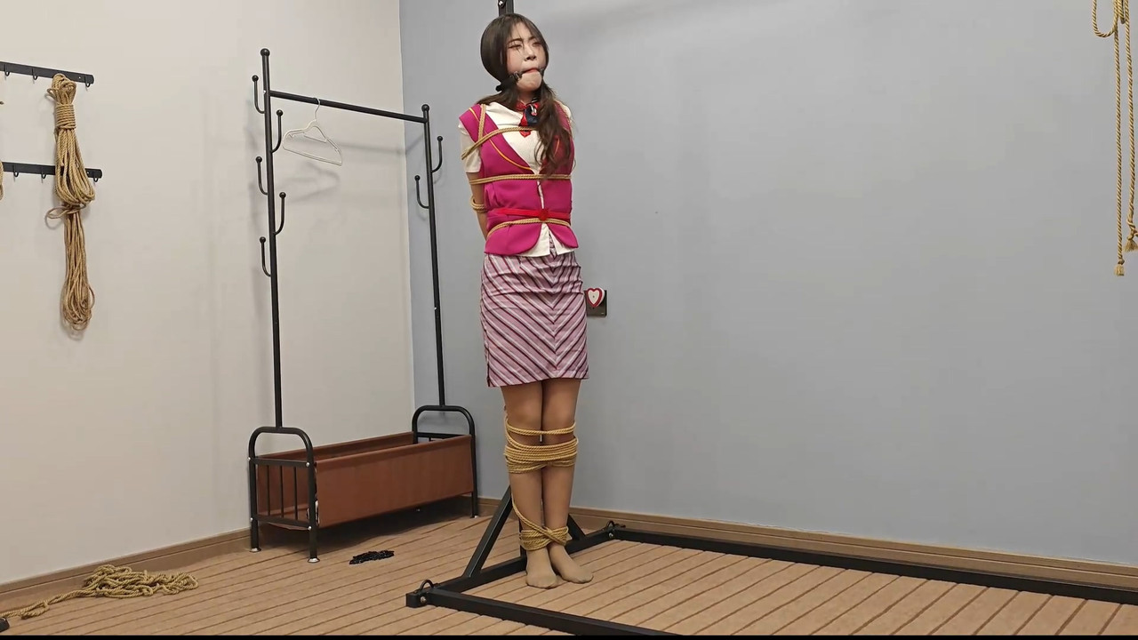 李大侠 年轻小空姐被捆绑挣扎TK.mp4_20250130_133559.409