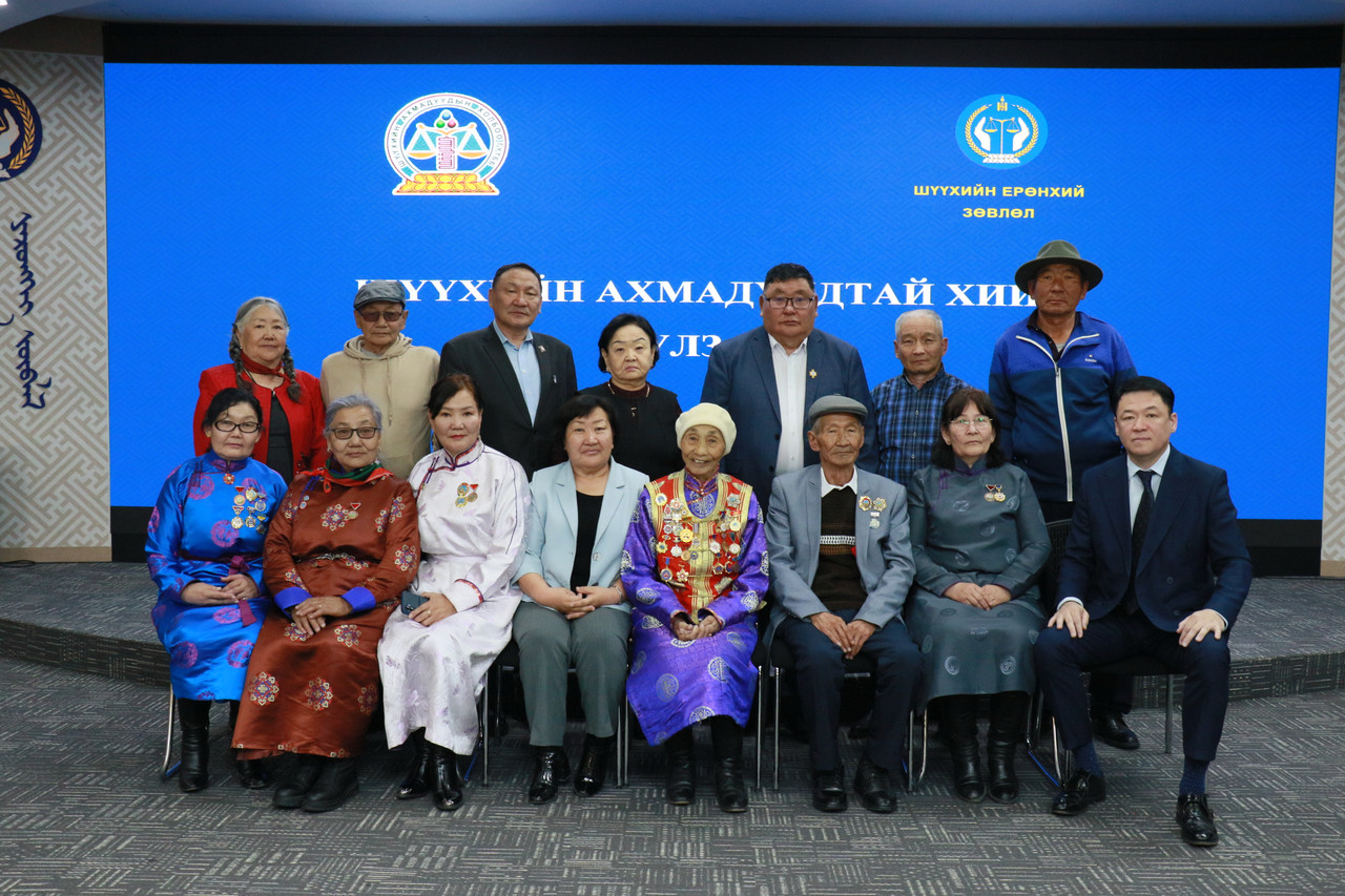 Шүүхийн ахмадын холбооны Өмнөговь аймаг дахь салбар зөвлөлийн төлөөллийг хүлээн авч уулзав