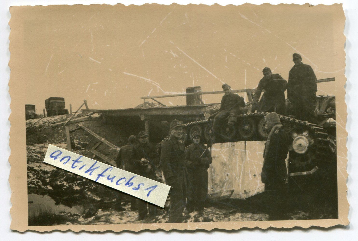 Panzer Sturmgeschütz von Brücke gestürzt 1943
