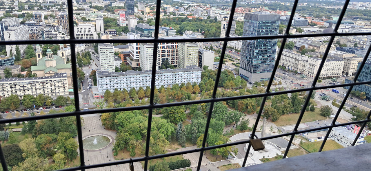 Varsovia 2024 la ciudad Fénix que resurgió de sus cenizas. - Blogs de Polonia - Dia 3-Parqie Lazienki, Palacio de la cultura, Praga, museo comunísimo. (15)