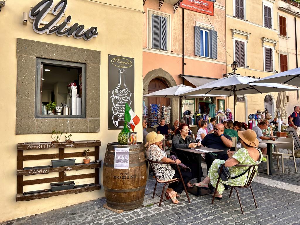 Жаркий сентябрь на побережье Тирренского моря.