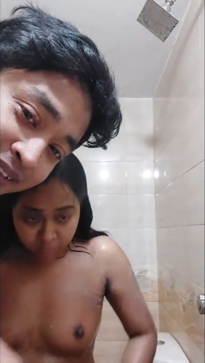 Bangladeshi Couple Hard Sex and Bathing Together