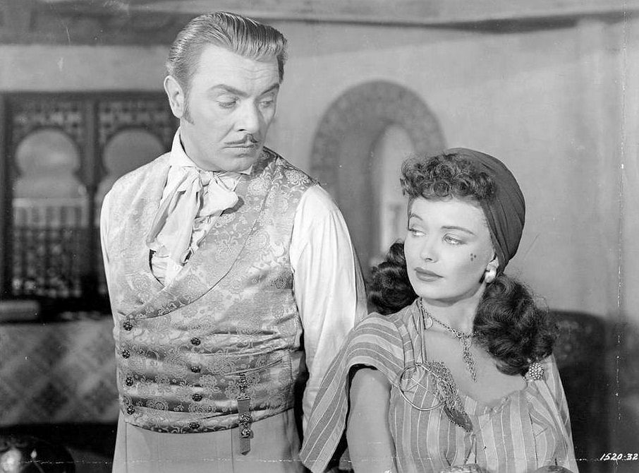 Yvonne_De_Carlo_b11