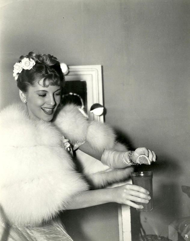 joan_fontaine_b59