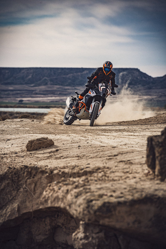 2022-ktm-1290-super-adventure-r-first-lo